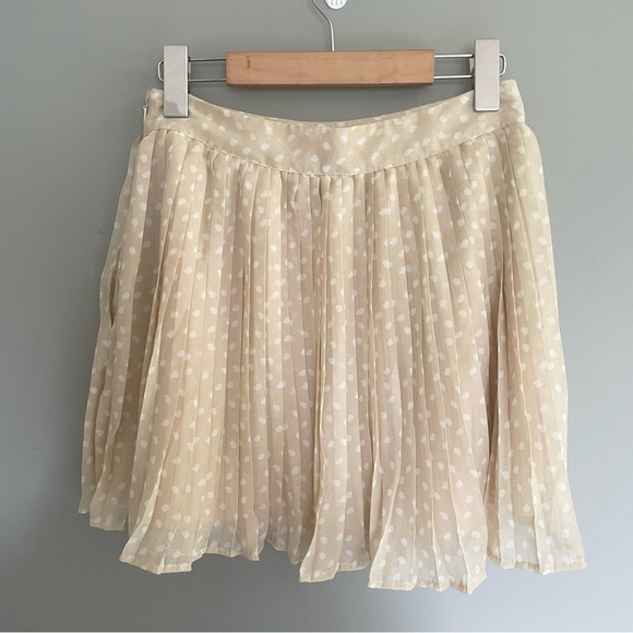 Beautiful Polkadot Skirt | Lined | Side Zip Closure | Deep Pockets | XS - Picture 3 of 8